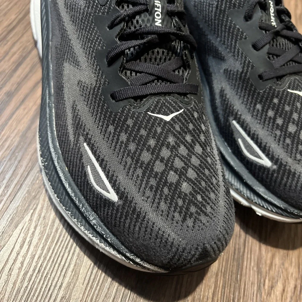 Hoka Men's Clifton 9 Lace Up Athletic Running Shoes Black/White Size 10.5 2E